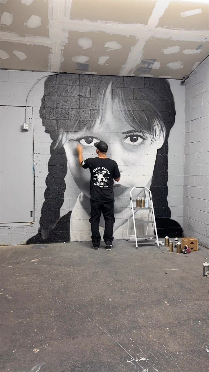 Instagram post from muralmakers. This post is in position 0.